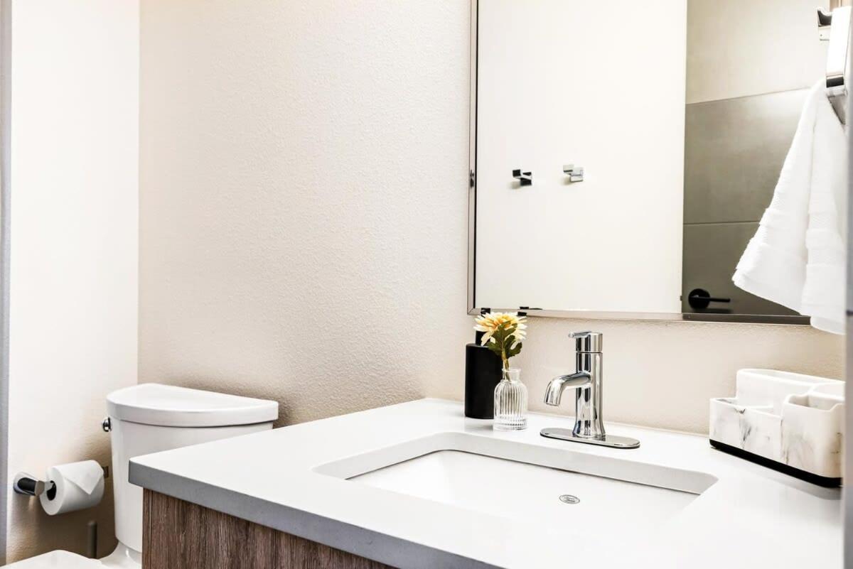 Avenue Hotel Downtown Golden Gold Miners Suite Екстериор снимка